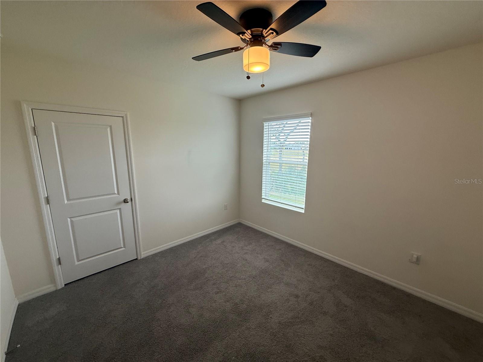 Listing photo id 12 for 5643 Hollingworth Trail