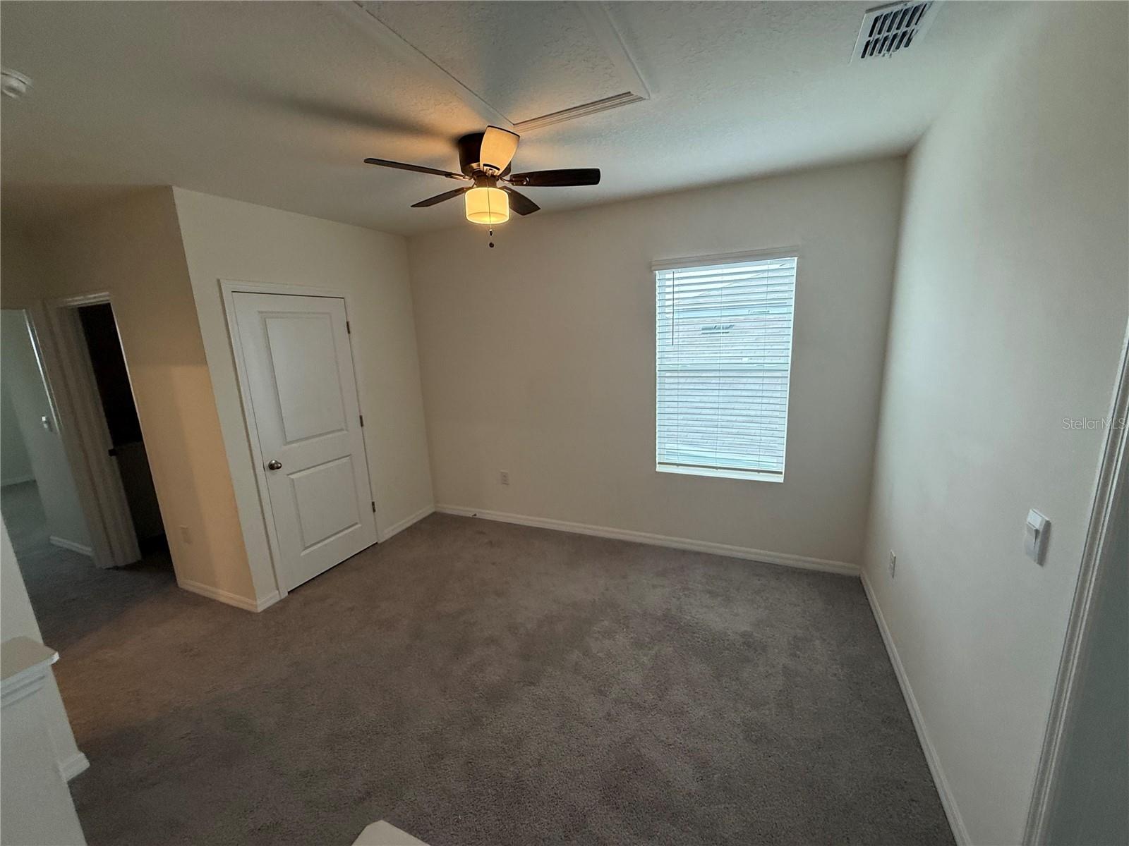 Listing photo id 5 for 5643 Hollingworth Trail