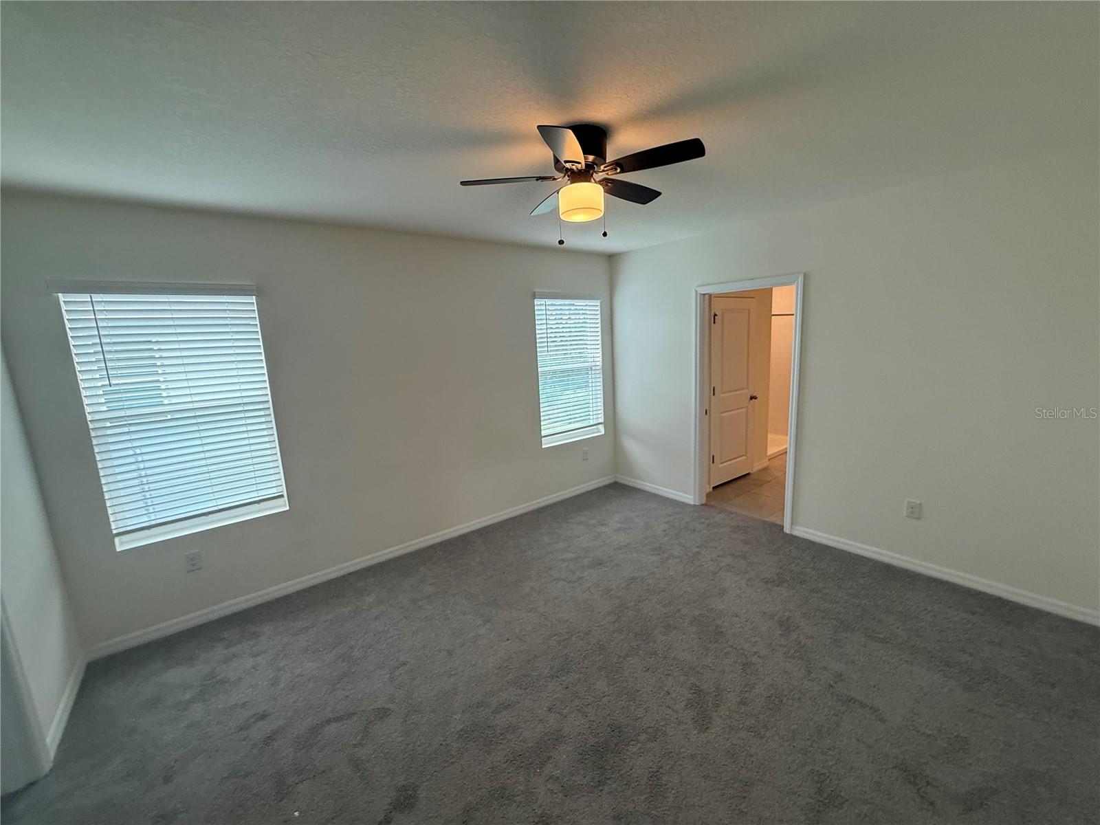 Listing photo id 7 for 5643 Hollingworth Trail