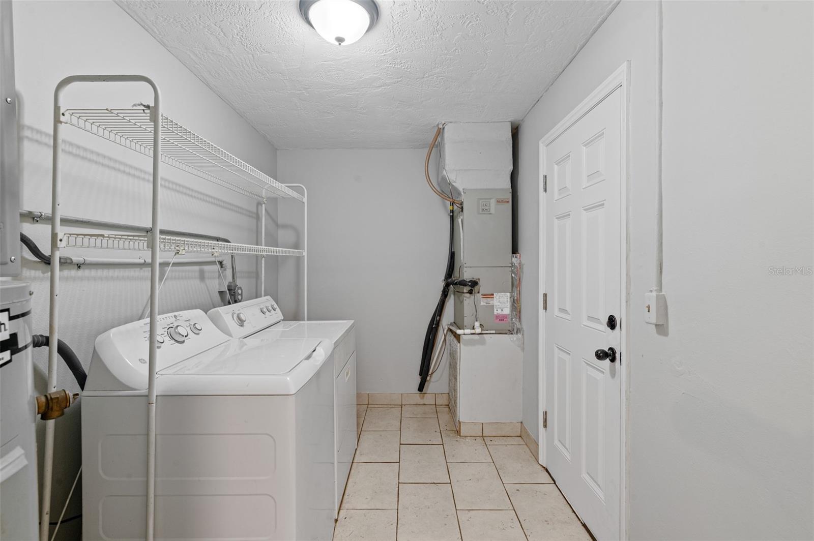 Listing photo id 9 for 53 Jefferson Street