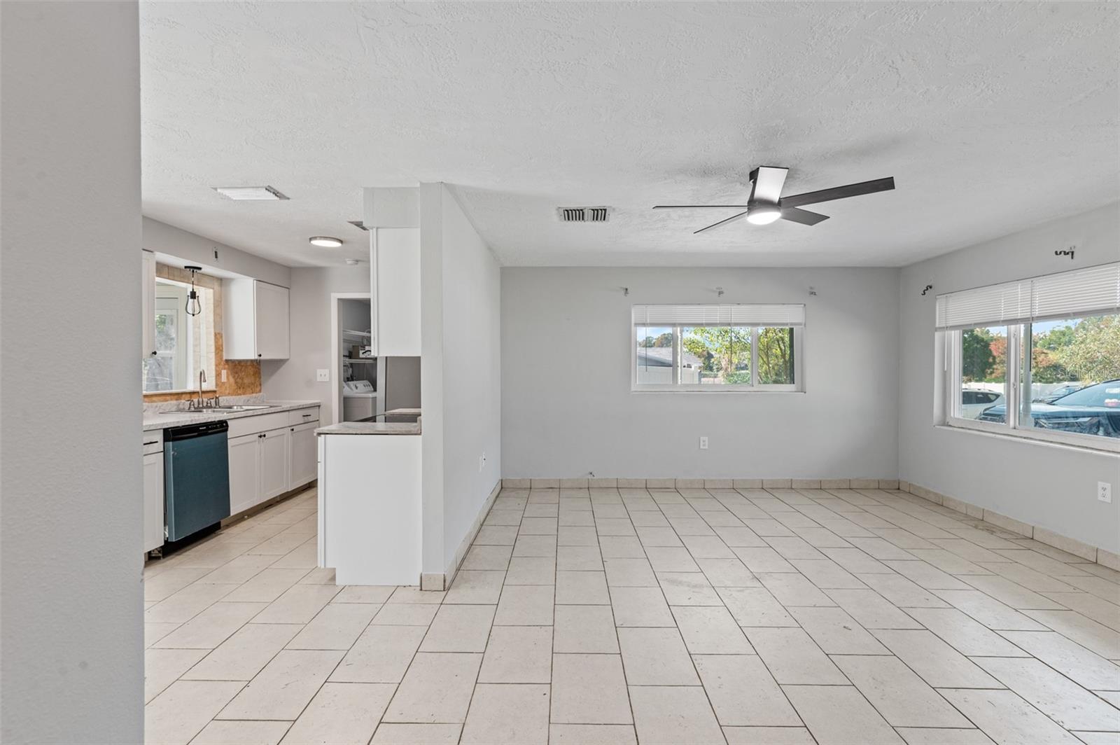 Listing photo id 11 for 53 Jefferson Street