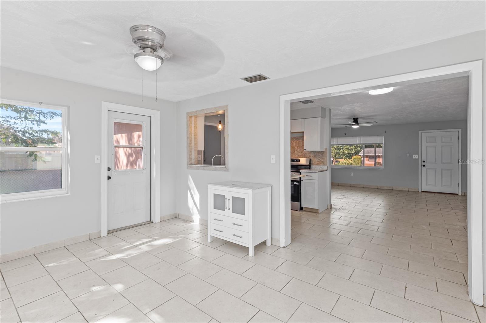 Listing photo id 12 for 53 Jefferson Street