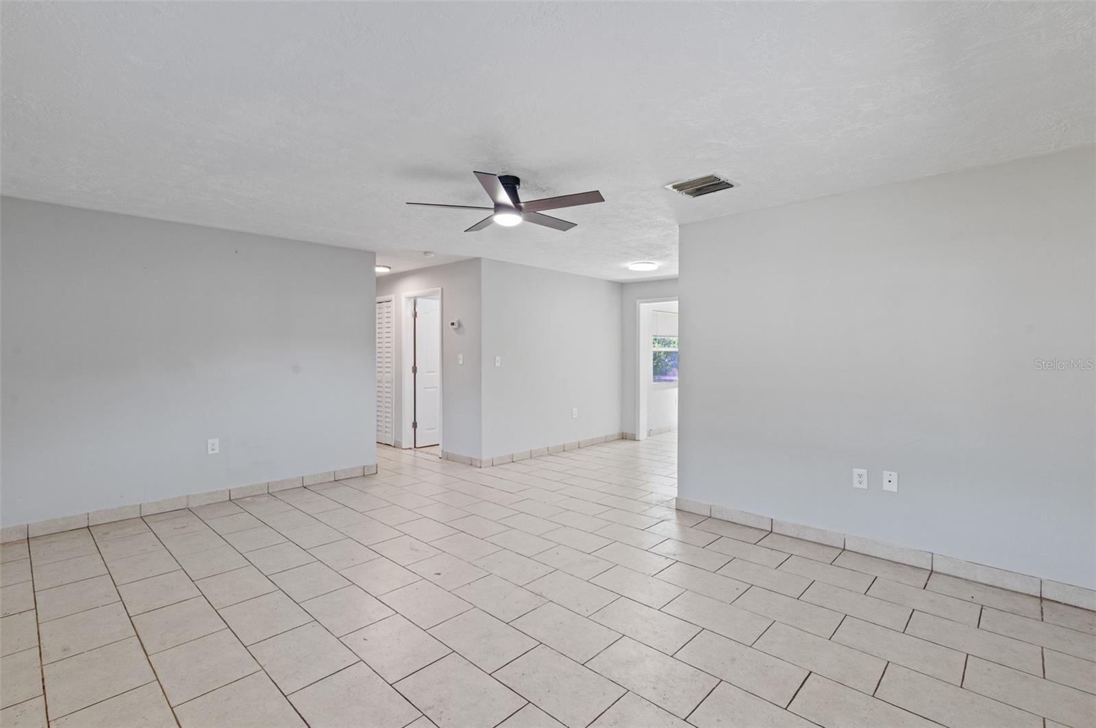 Listing photo id 16 for 53 Jefferson Street