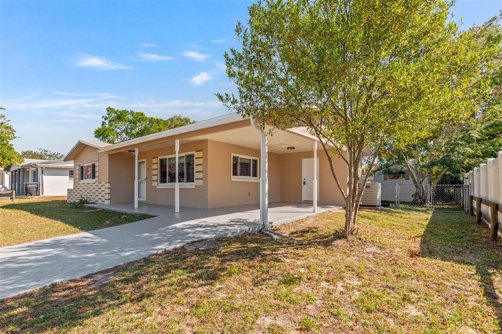 Listing photo id 2 for 53 Jefferson Street