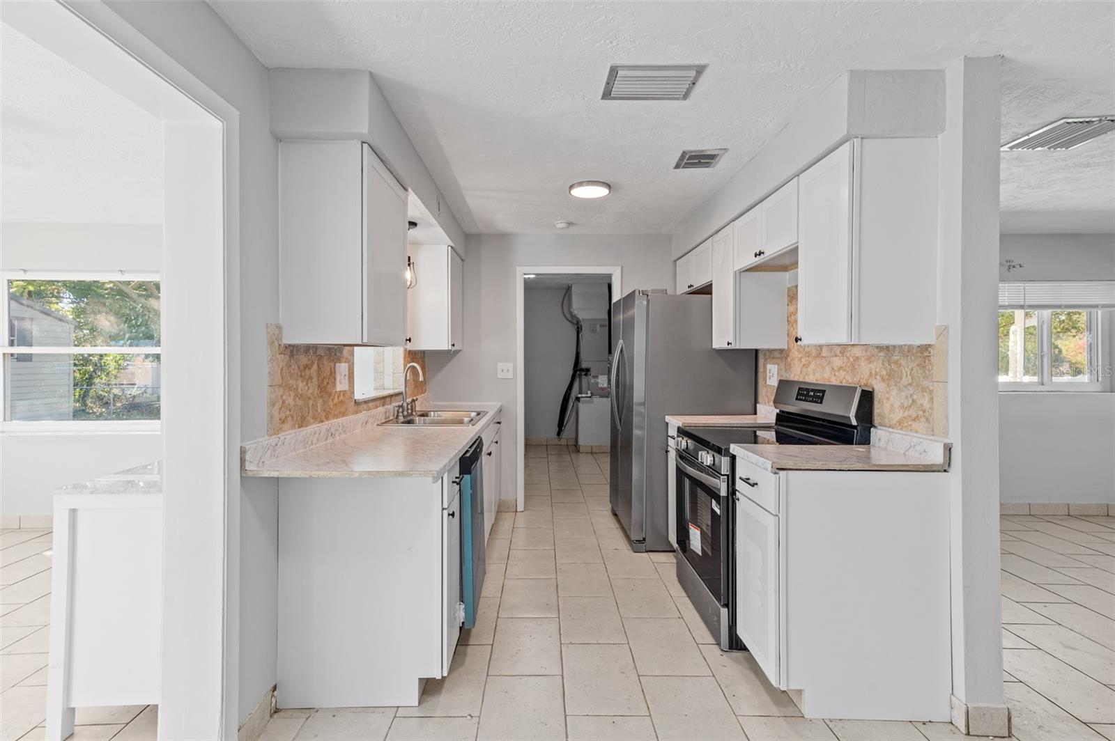 Listing photo id 6 for 53 Jefferson Street