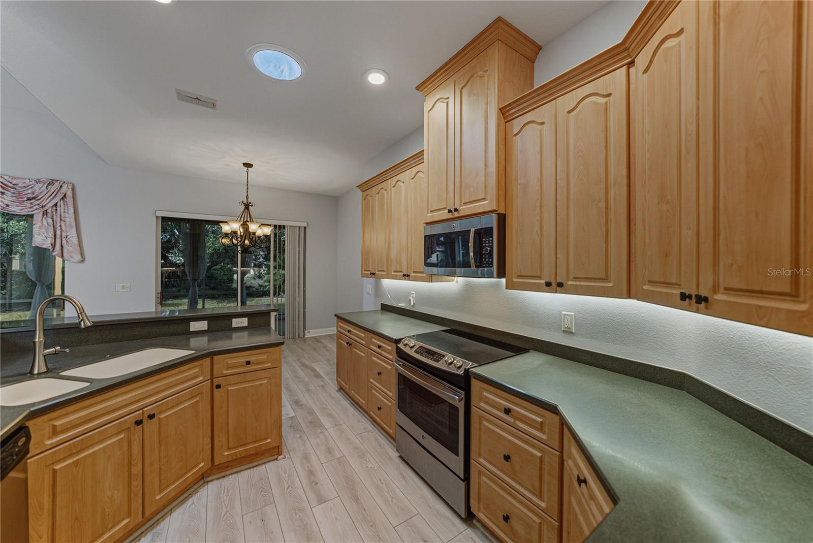 Image 21 of 72 For 8725 Mississippi Run