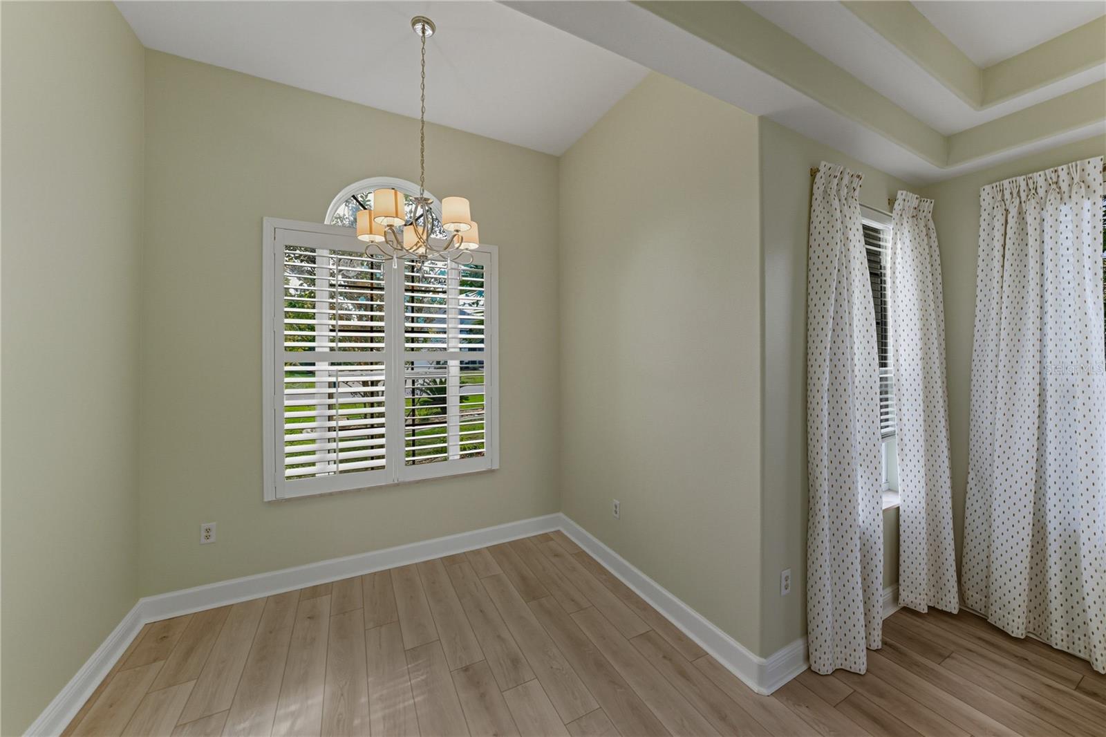 Image 32 of 72 For 8725 Mississippi Run