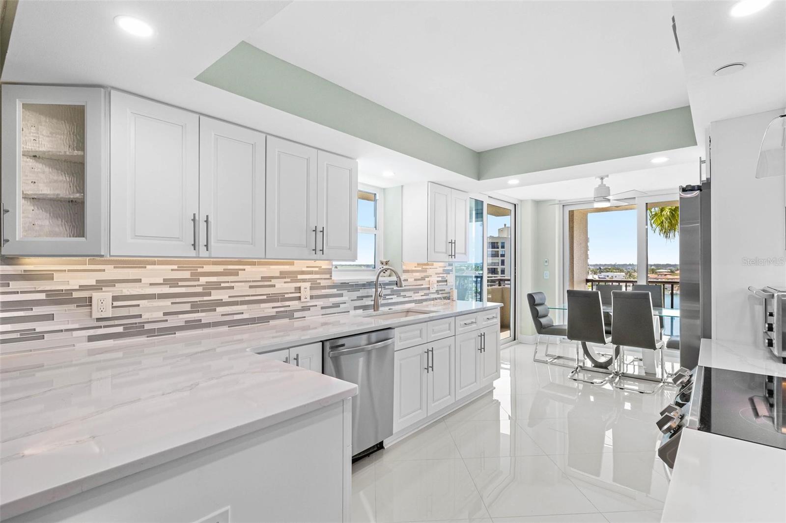 Image 11 of 52 For 1660 Gulf Boulevard 607