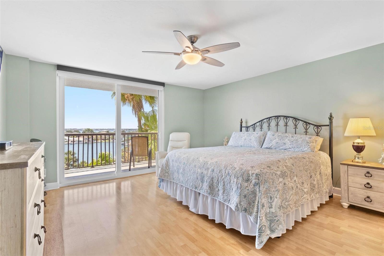 Image 16 of 52 For 1660 Gulf Boulevard 607