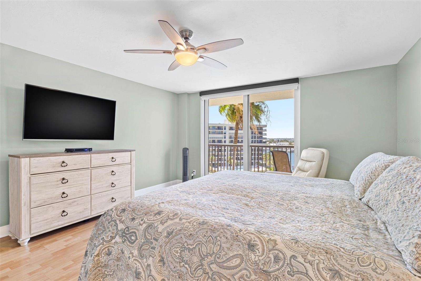 Image 18 of 52 For 1660 Gulf Boulevard 607