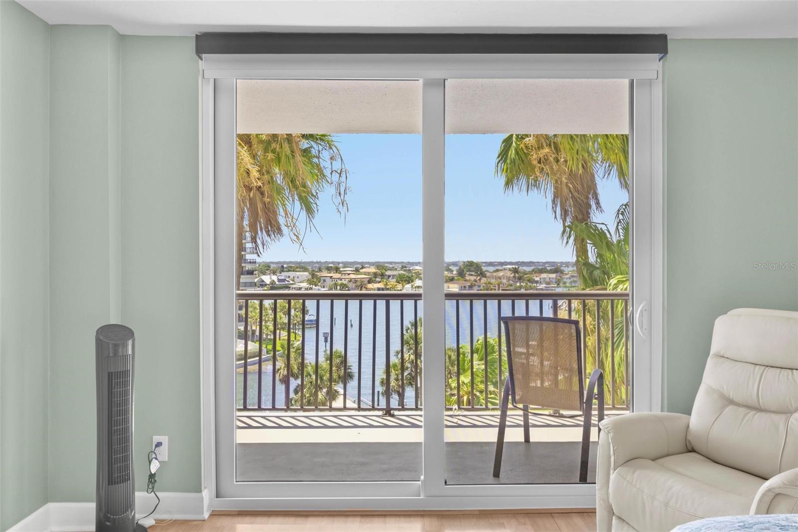 Image 19 of 52 For 1660 Gulf Boulevard 607