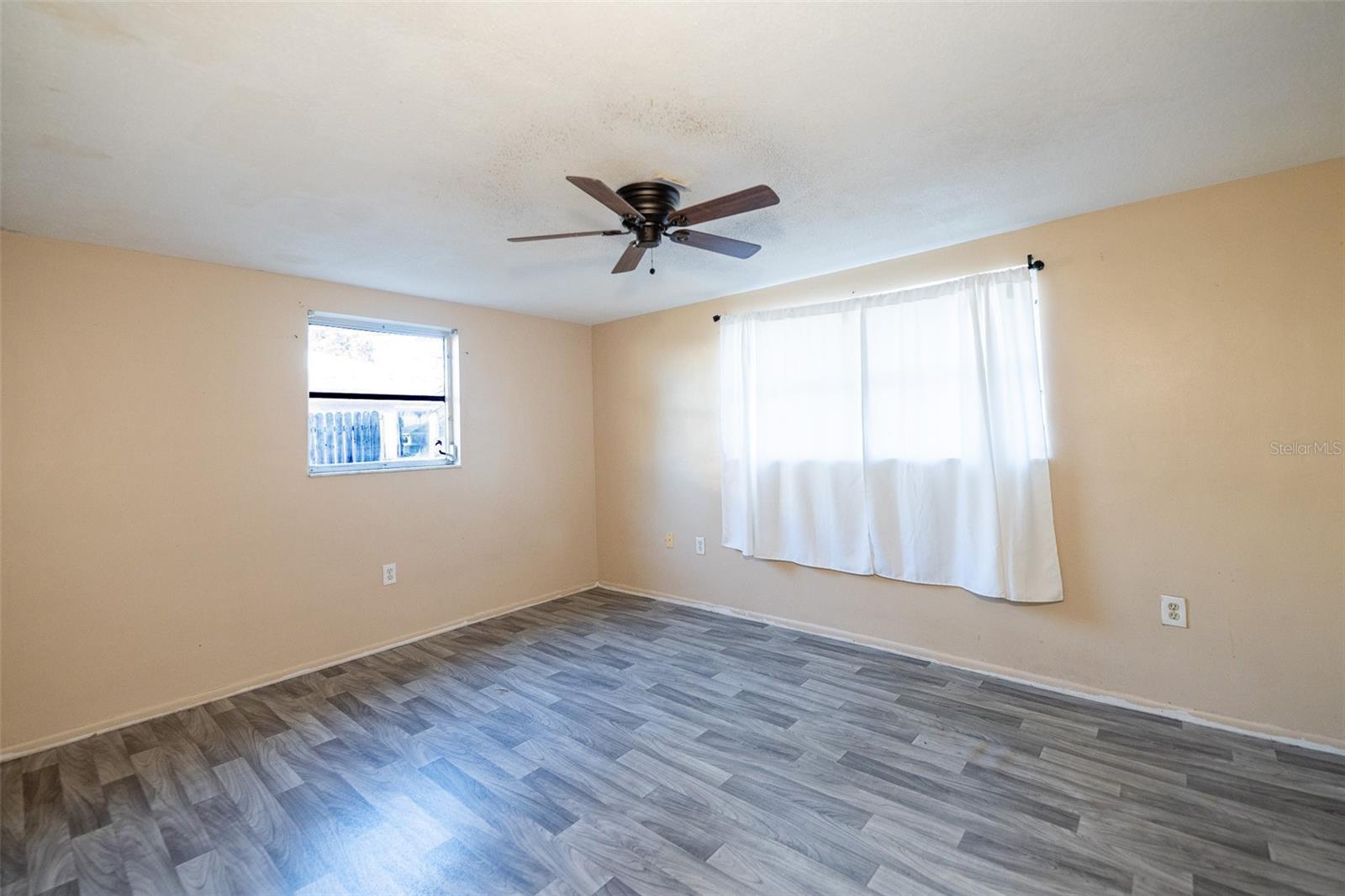 Image 14 of 26 For 9821 El Camino Real Avenue