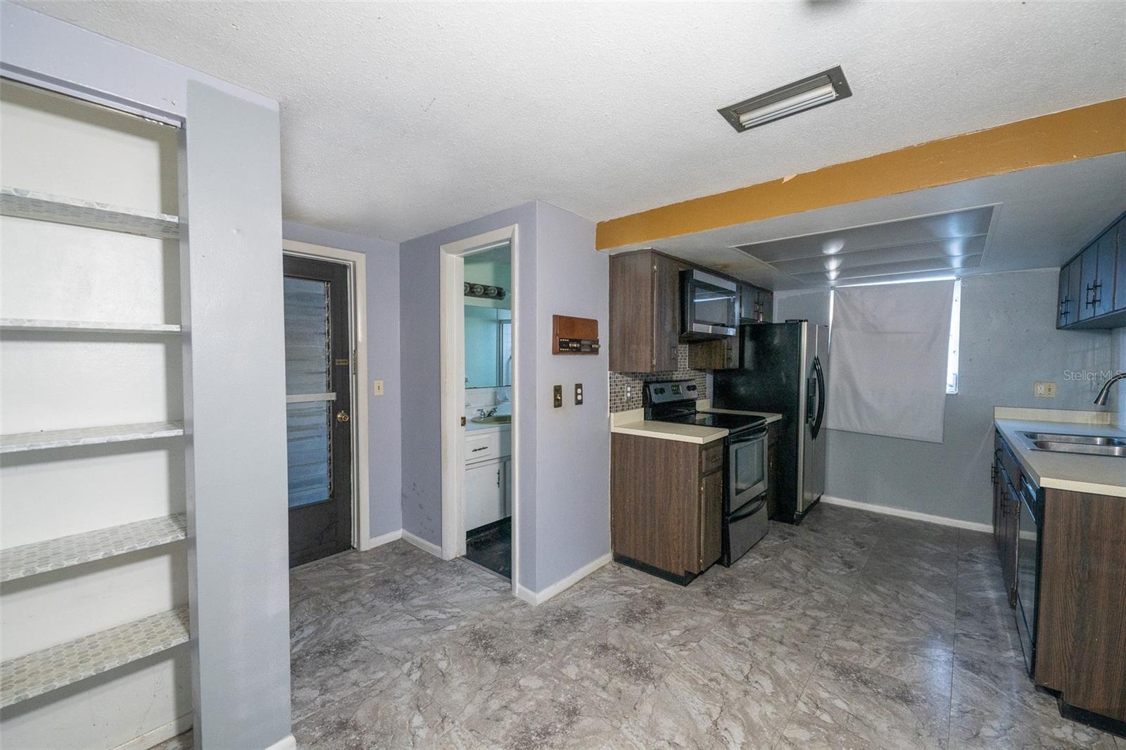 Image 19 of 26 For 9821 El Camino Real Avenue