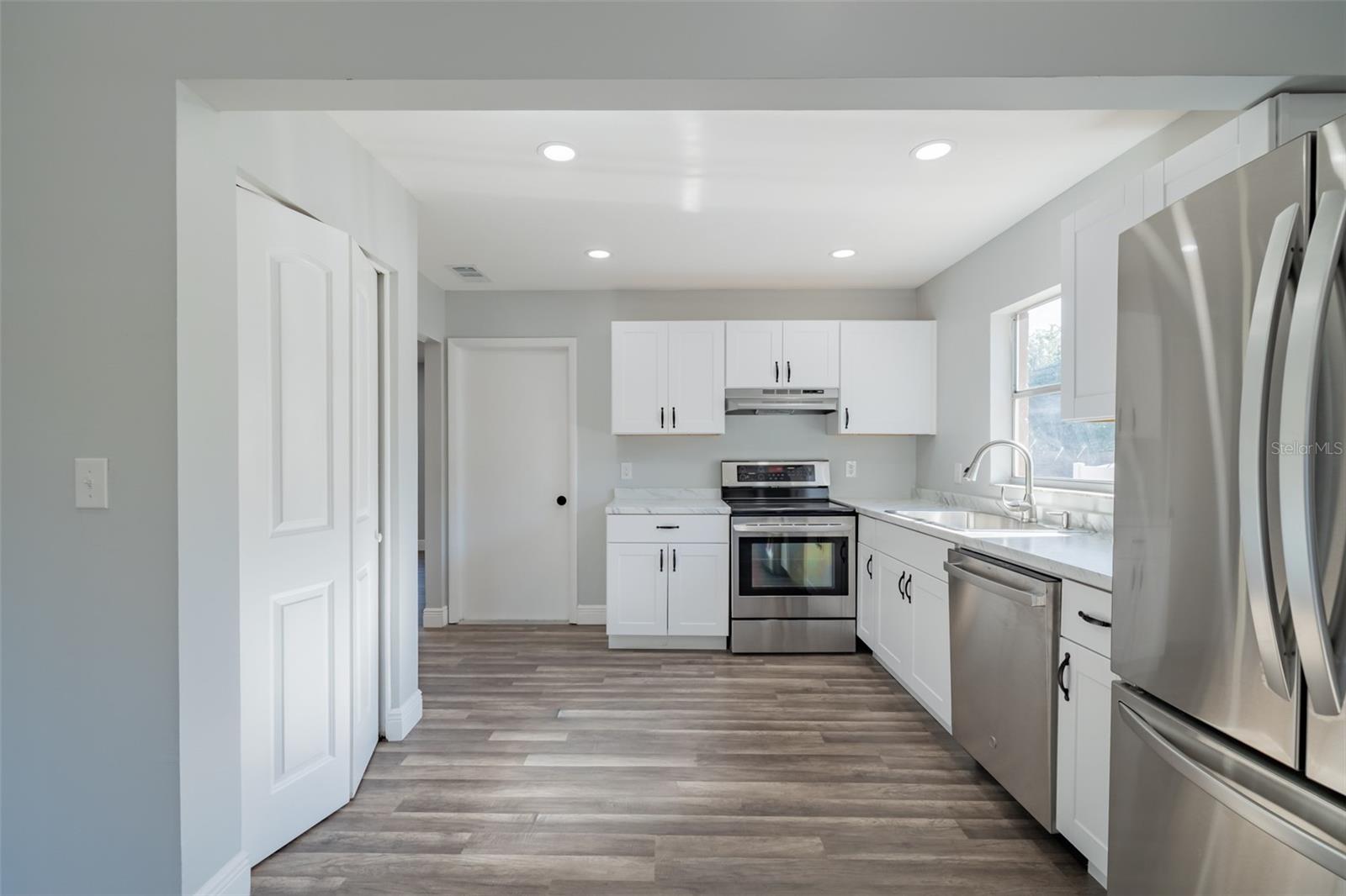 Image 11 of 40 For 2401 Devonwoode Place