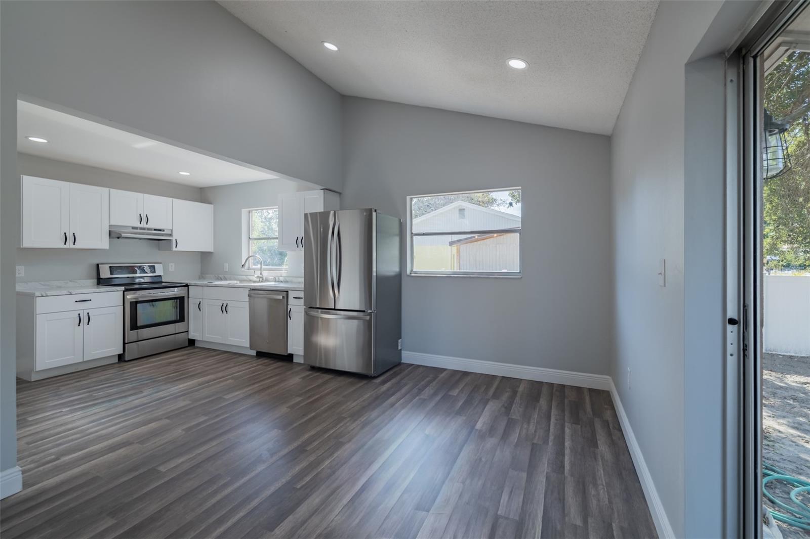 Image 13 of 40 For 2401 Devonwoode Place