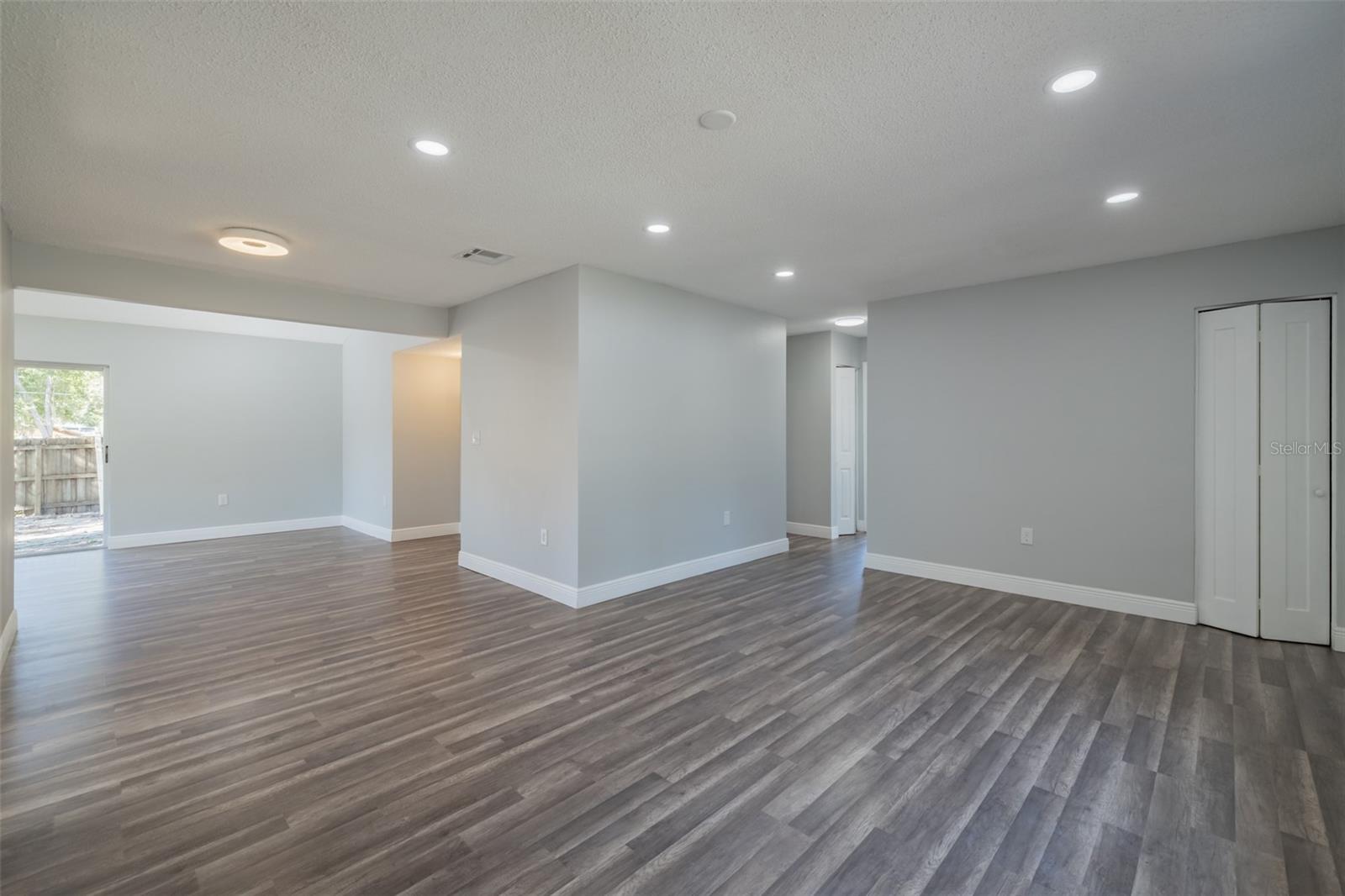 Image 14 of 40 For 2401 Devonwoode Place