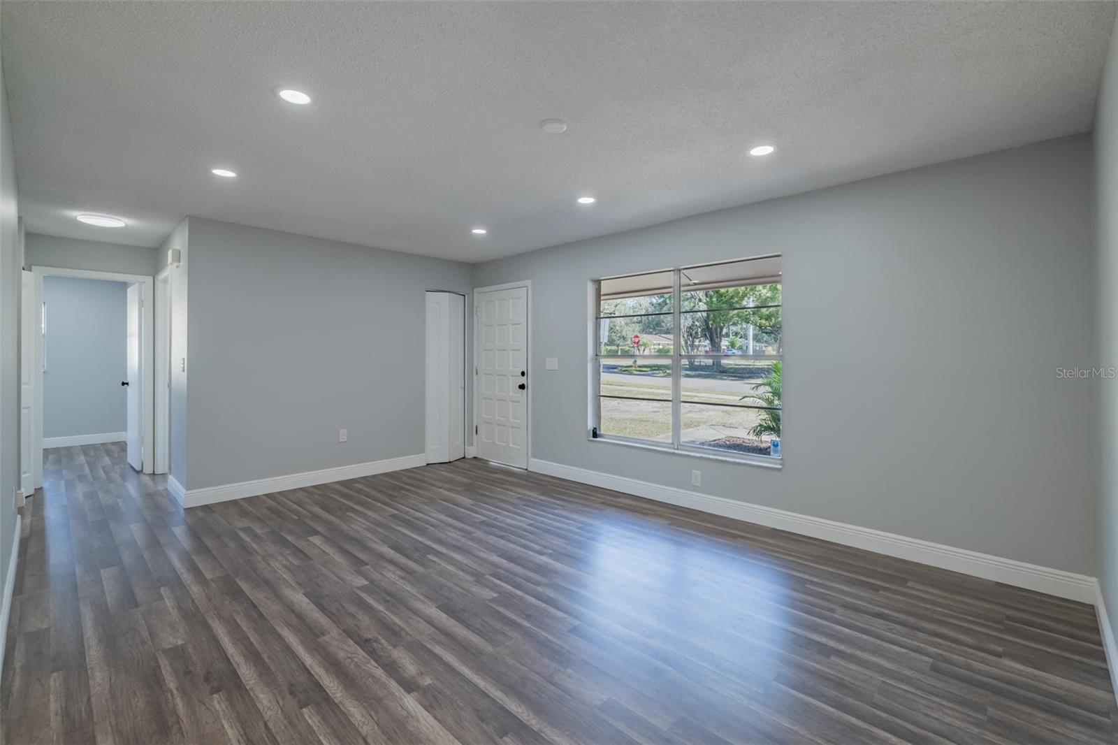 Image 16 of 40 For 2401 Devonwoode Place