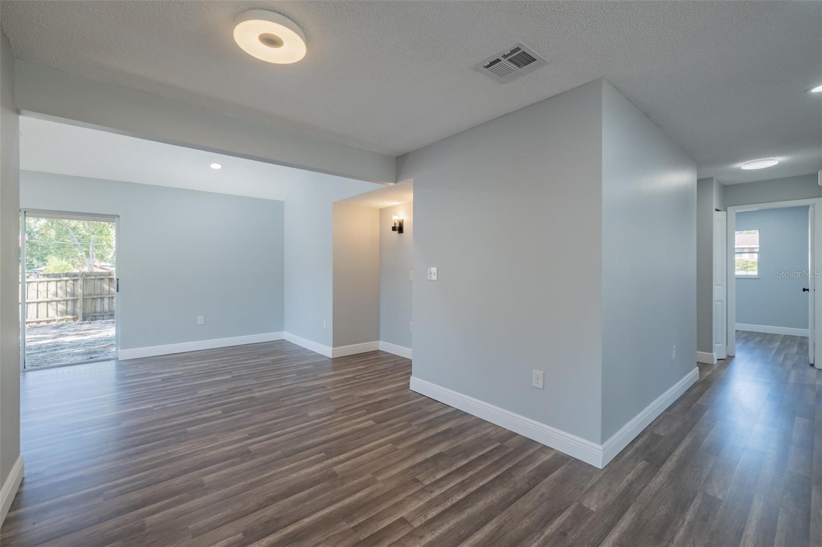 Image 17 of 40 For 2401 Devonwoode Place