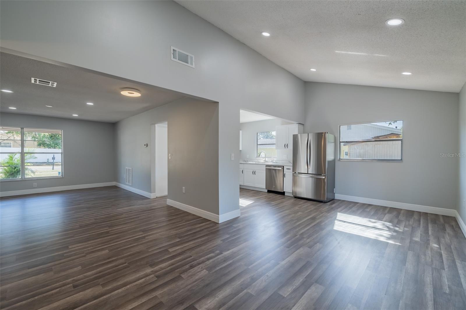 Image 19 of 40 For 2401 Devonwoode Place