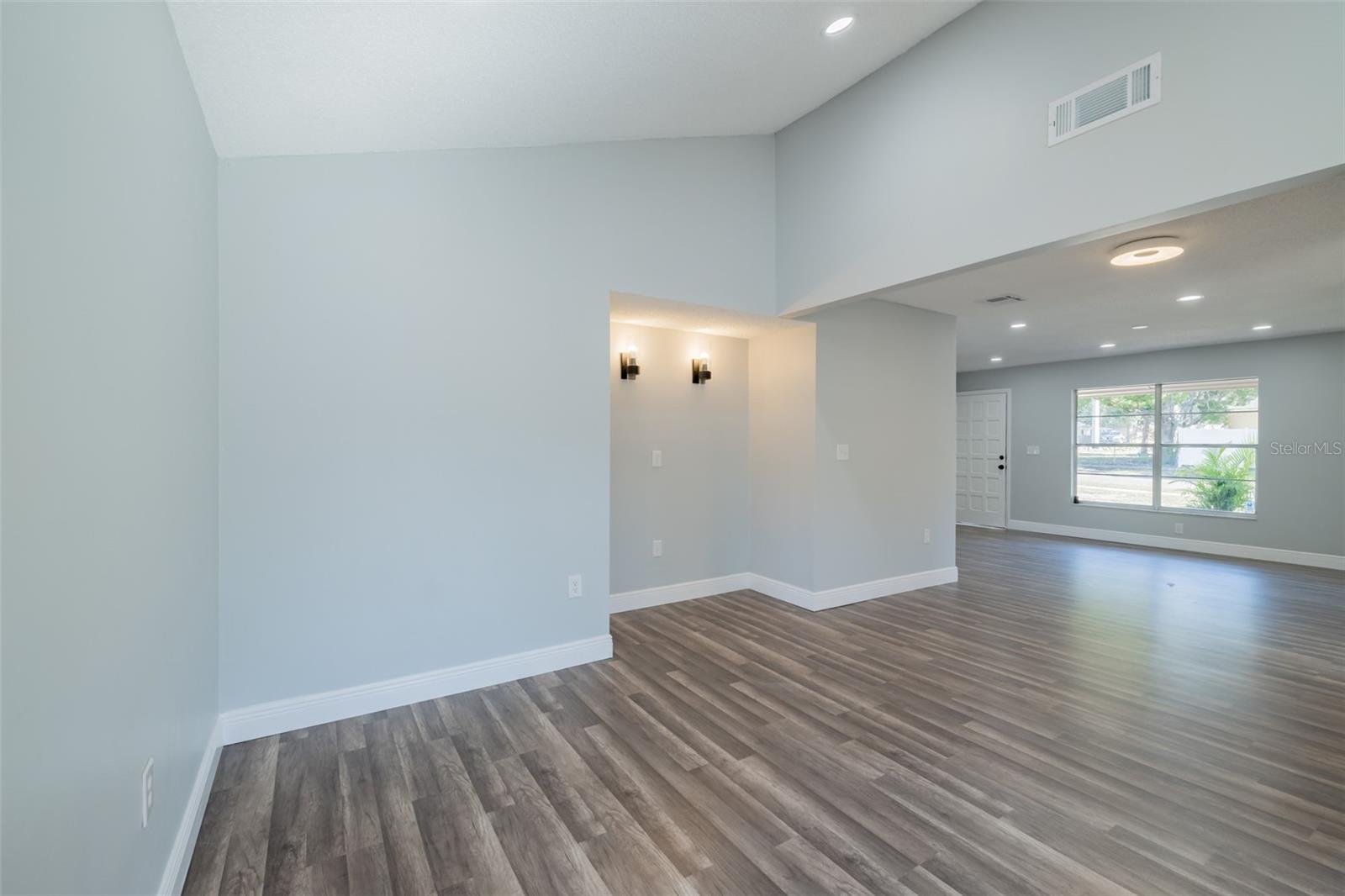 Image 20 of 40 For 2401 Devonwoode Place