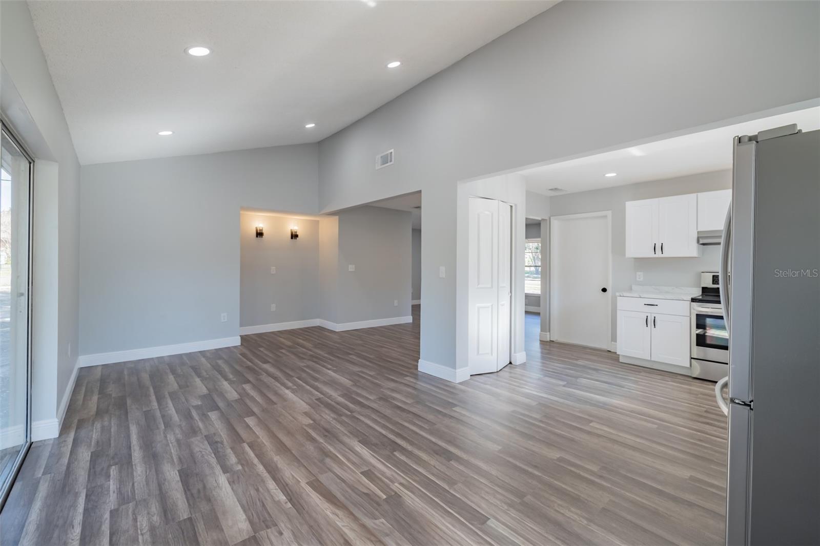 Image 21 of 40 For 2401 Devonwoode Place