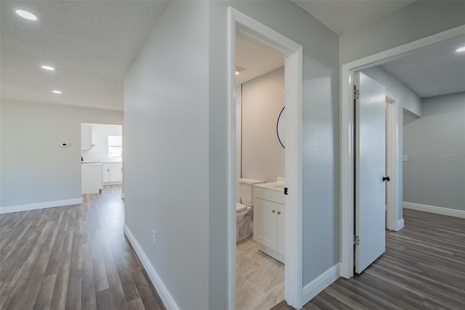 Image 22 of 40 For 2401 Devonwoode Place