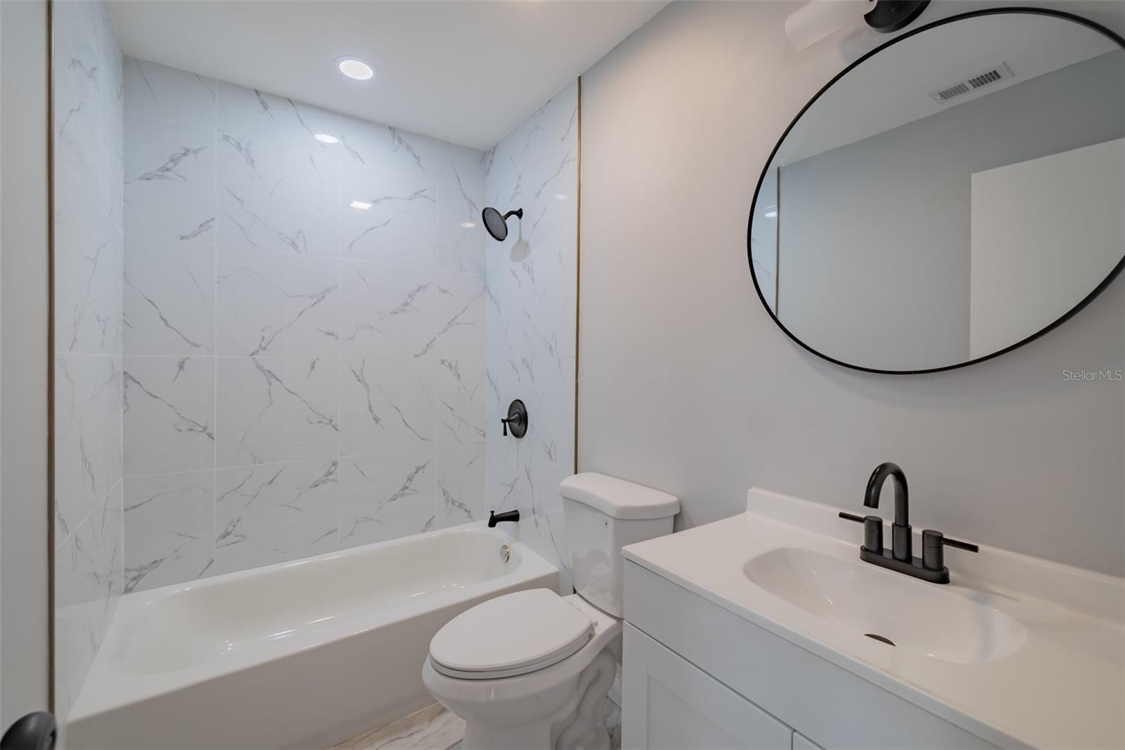 Image 24 of 40 For 2401 Devonwoode Place