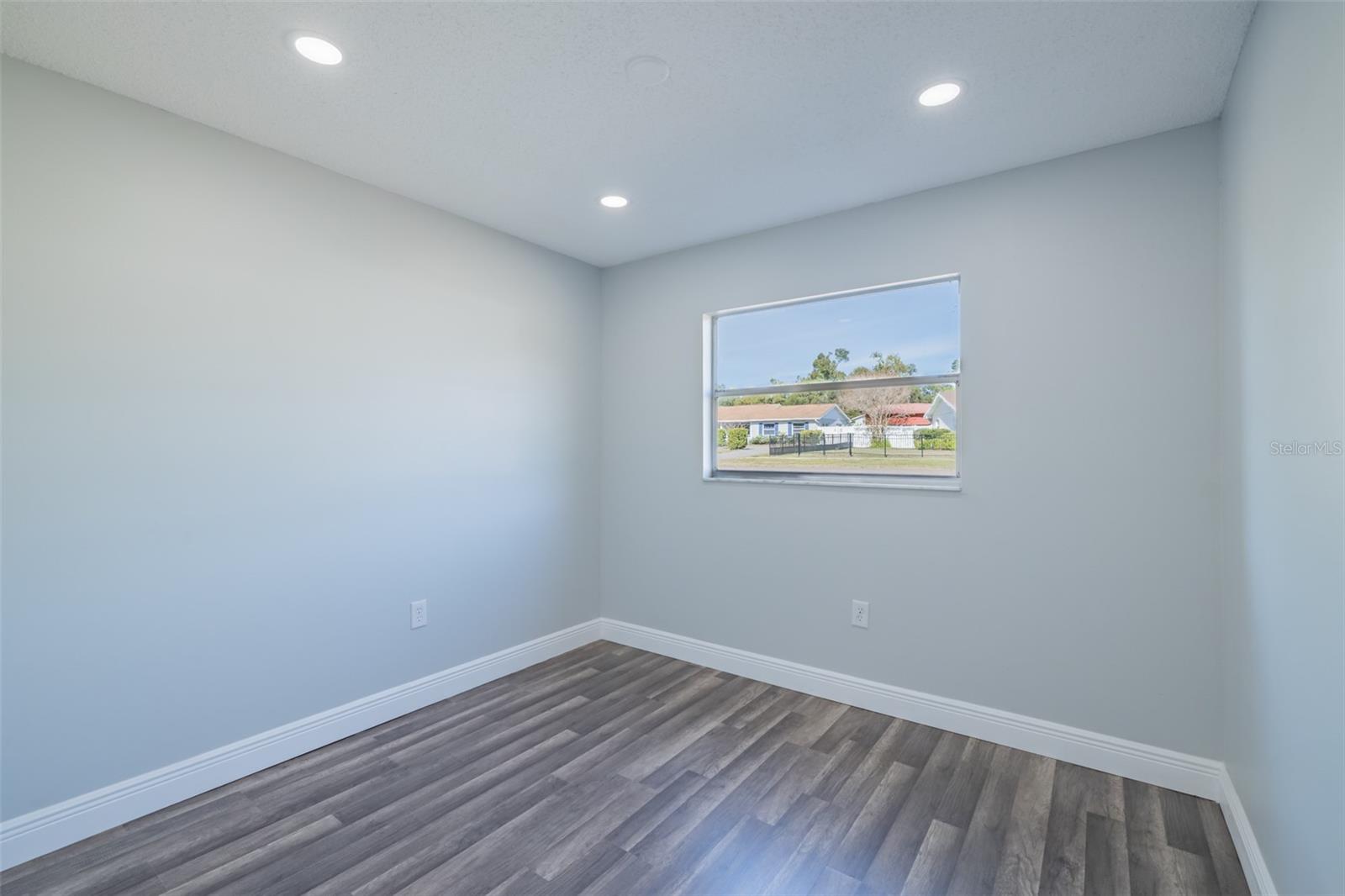 Image 25 of 40 For 2401 Devonwoode Place