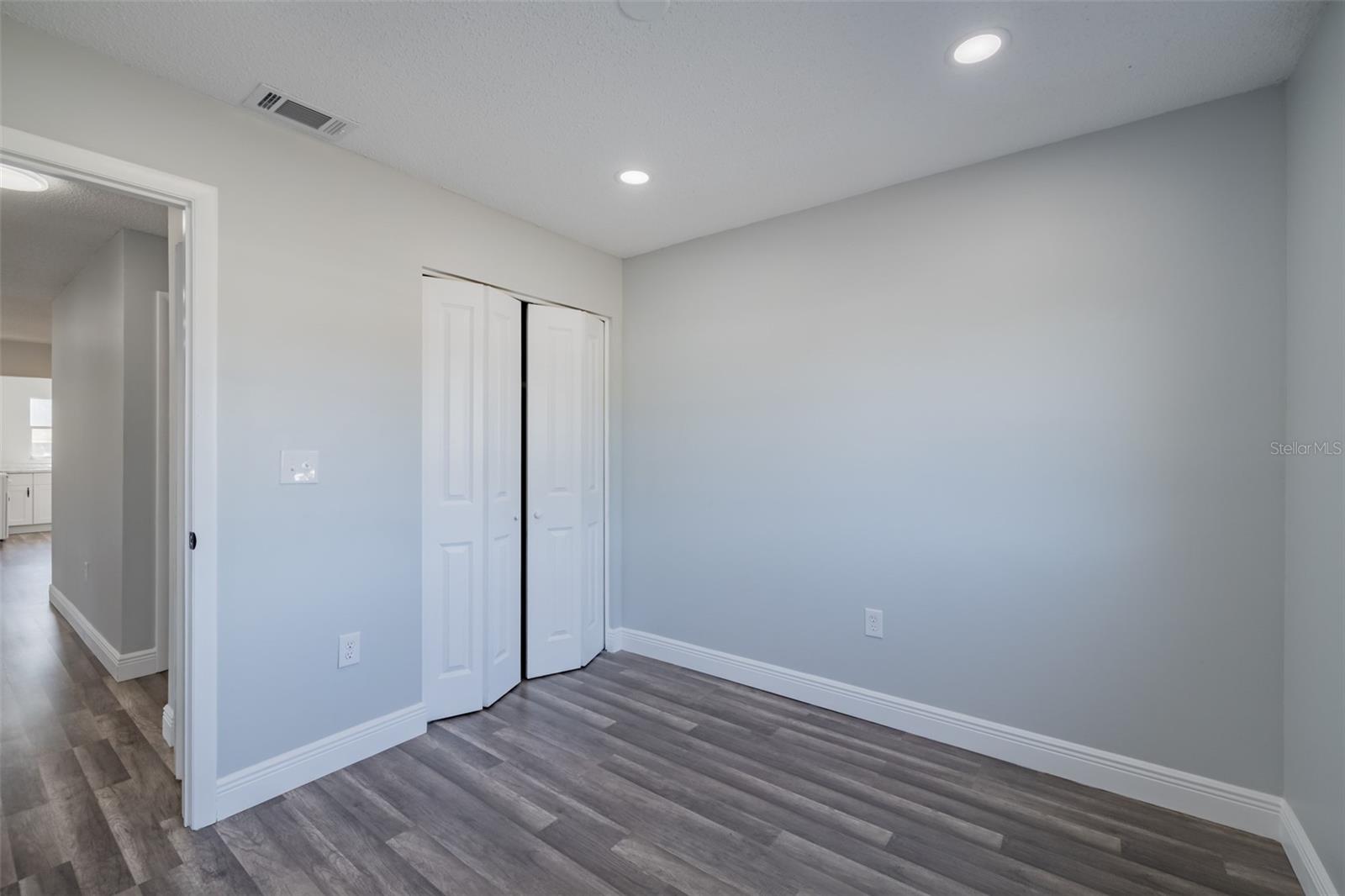 Image 26 of 40 For 2401 Devonwoode Place