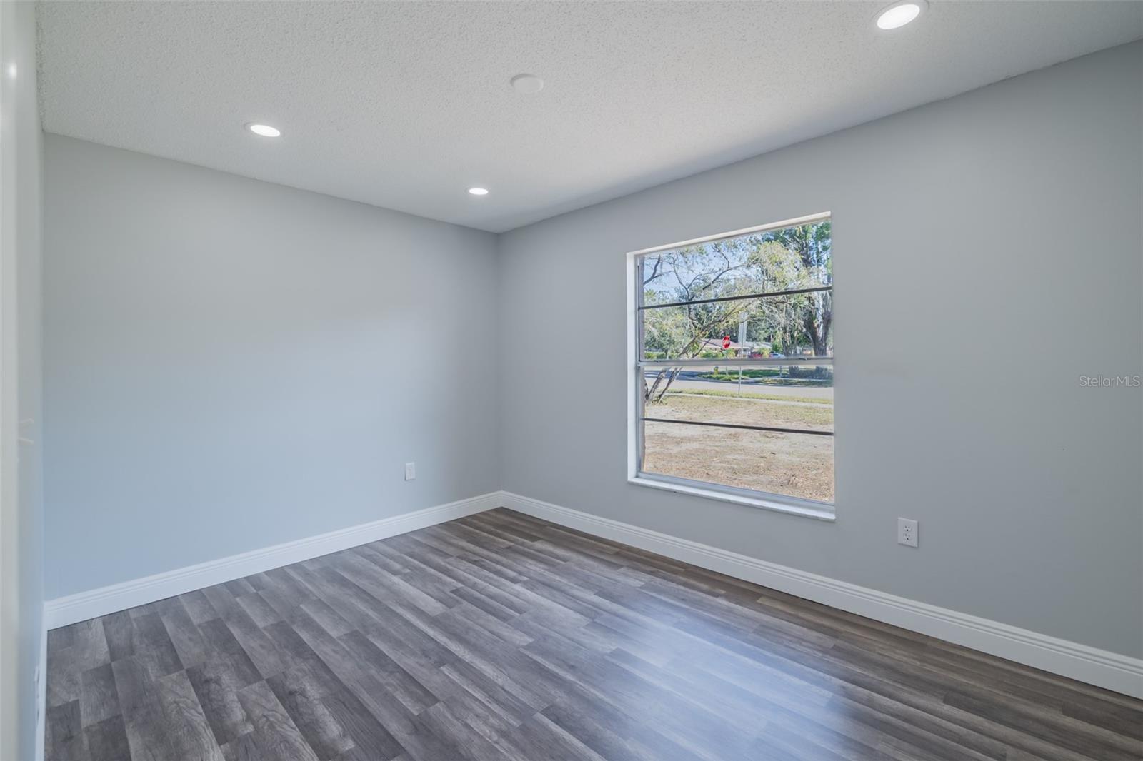 Image 27 of 40 For 2401 Devonwoode Place