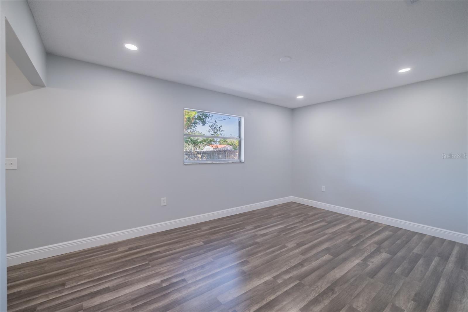 Image 29 of 40 For 2401 Devonwoode Place