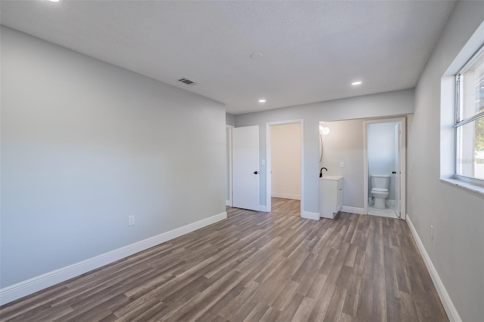 Image 30 of 40 For 2401 Devonwoode Place