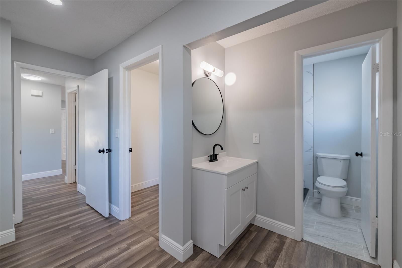 Image 31 of 40 For 2401 Devonwoode Place