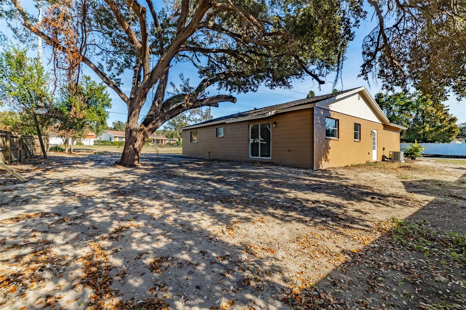 Image 34 of 40 For 2401 Devonwoode Place