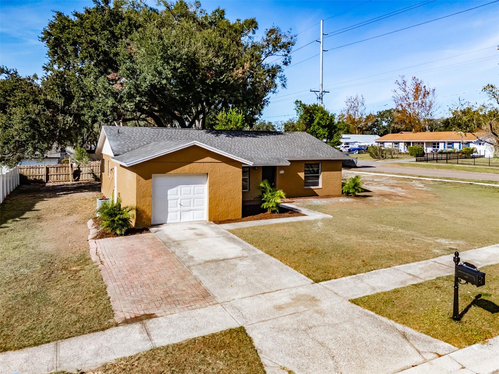 Image 36 of 40 For 2401 Devonwoode Place