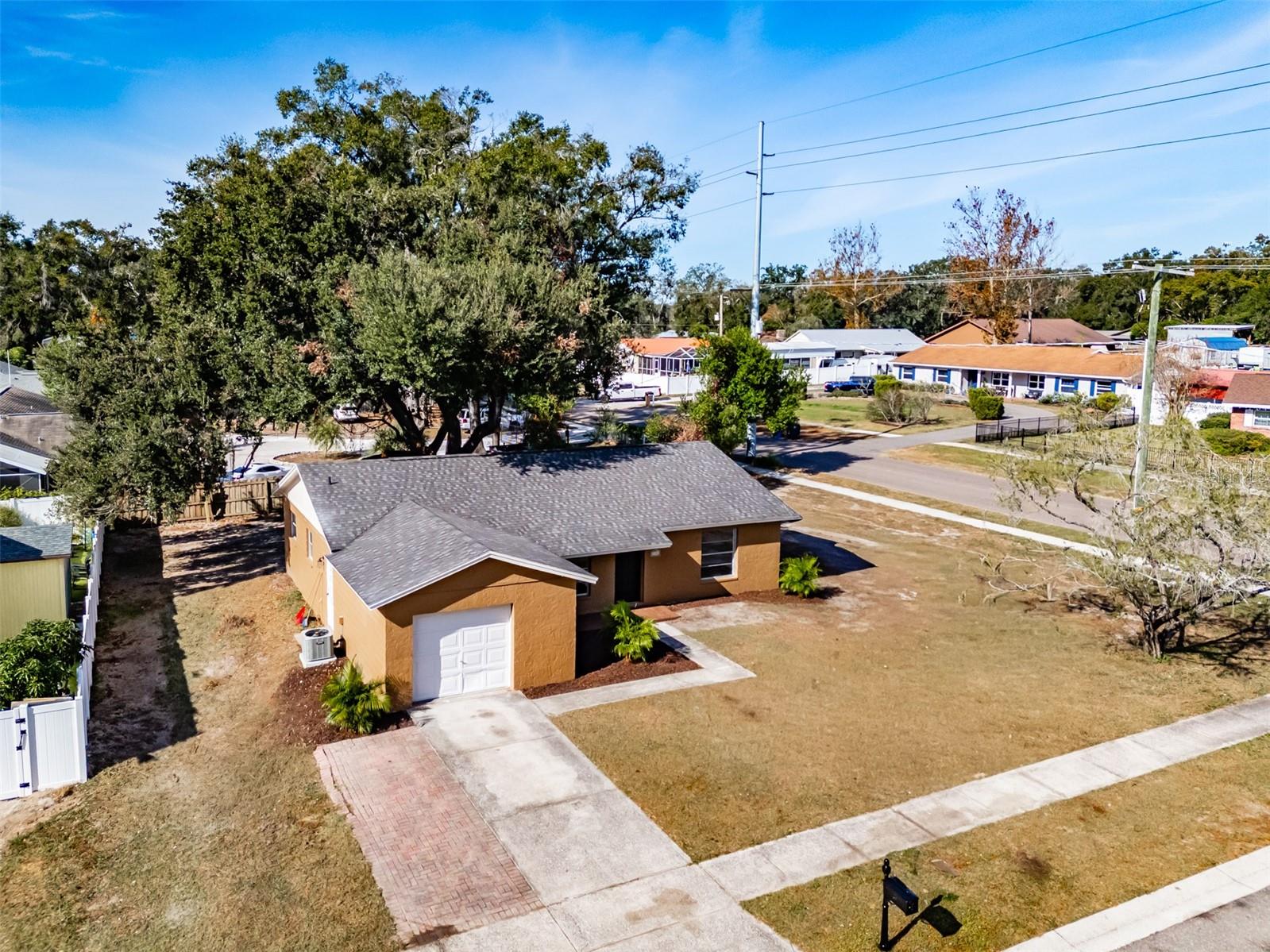 Image 37 of 40 For 2401 Devonwoode Place