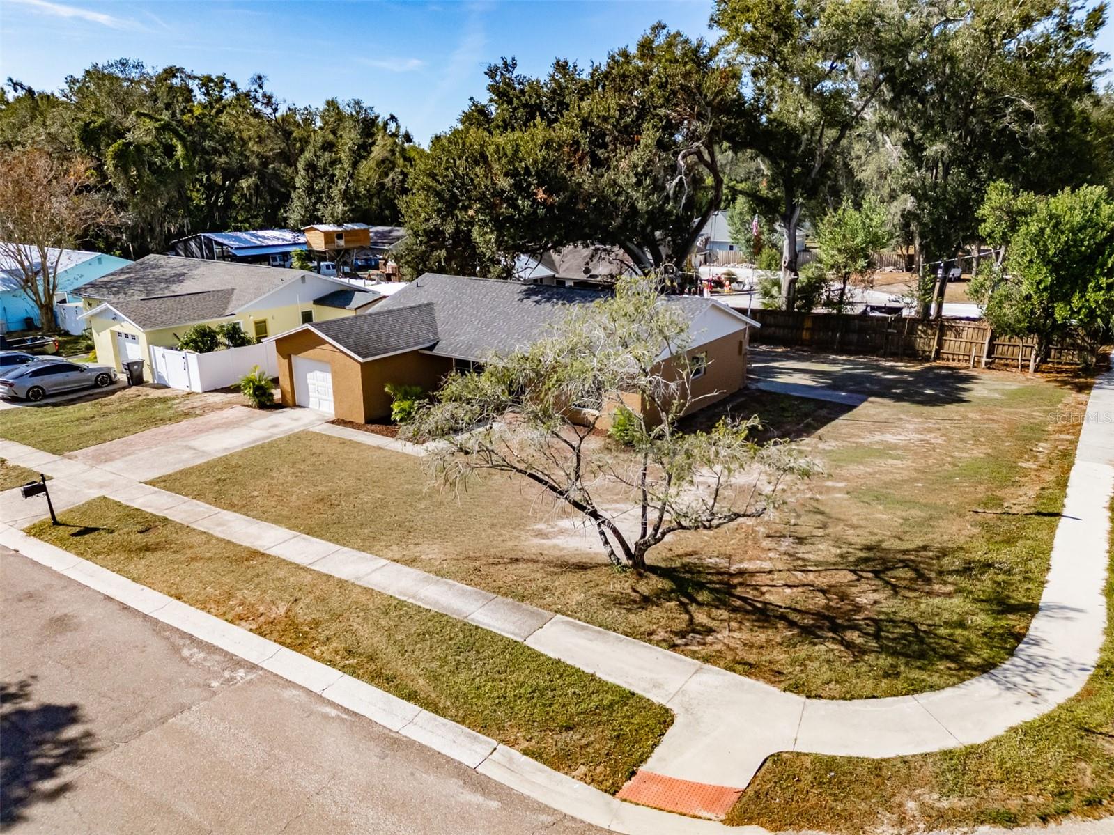 Image 38 of 40 For 2401 Devonwoode Place