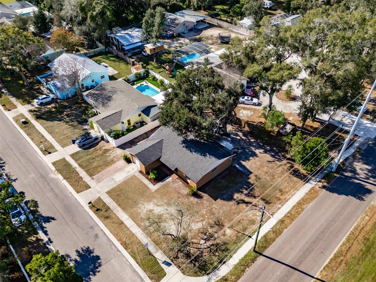 Image 39 of 40 For 2401 Devonwoode Place