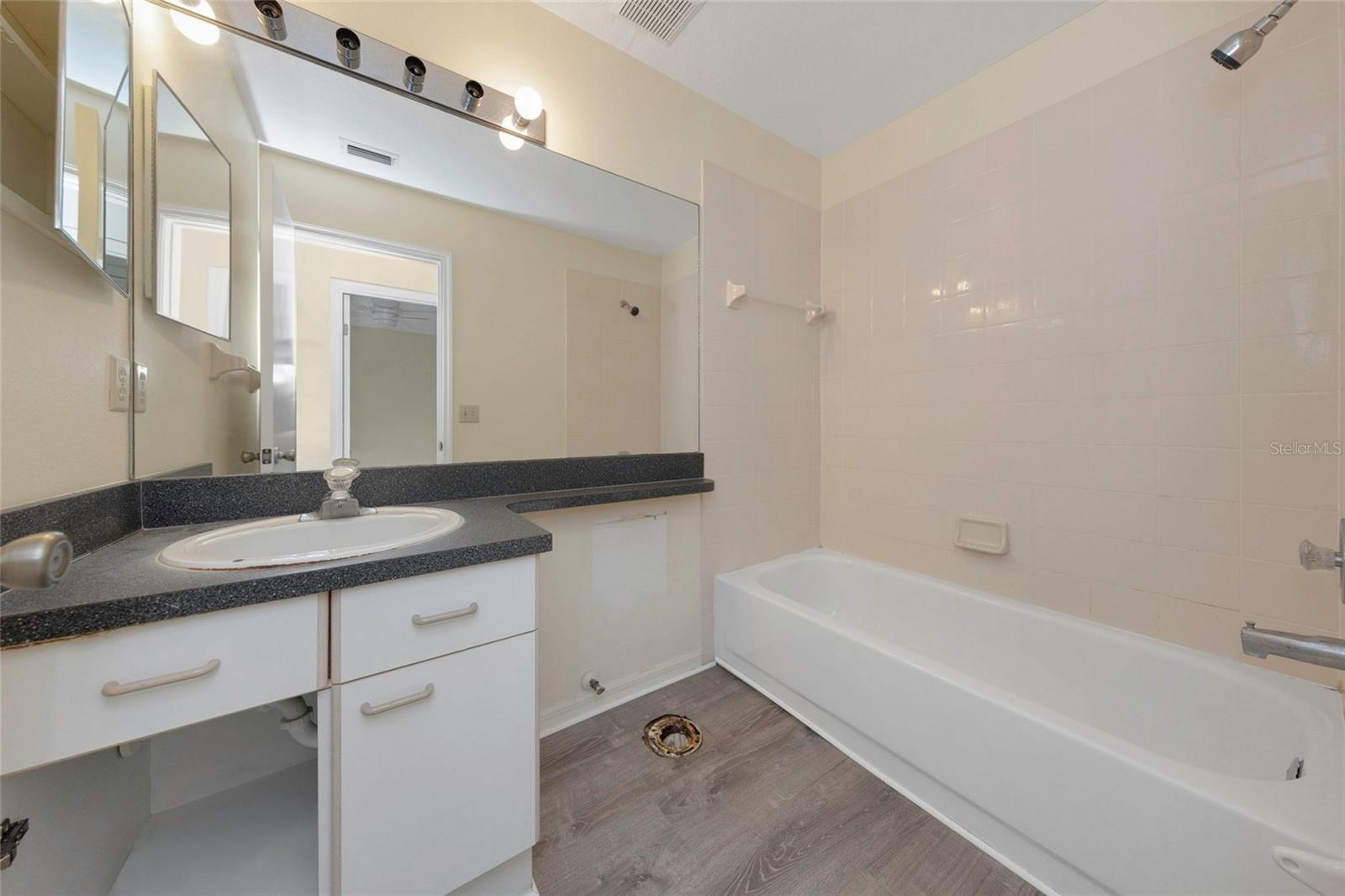 Image 18 of 23 For 6980 Ulmerton Road 4e