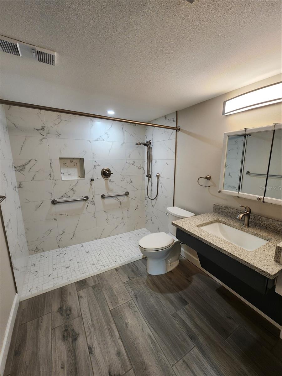 Image 15 of 31 For 14130 Rosemary Lane 6107