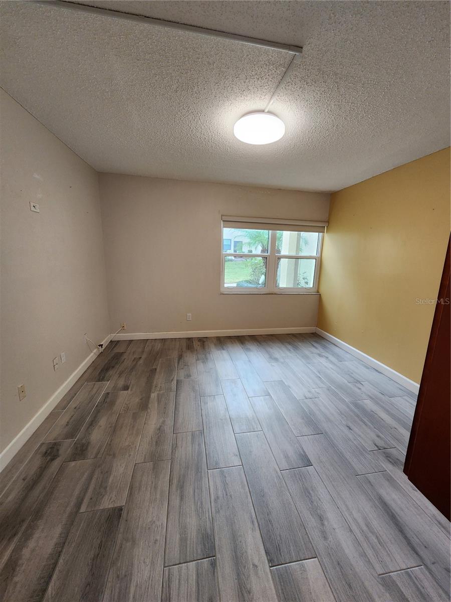 Image 17 of 31 For 14130 Rosemary Lane 6107