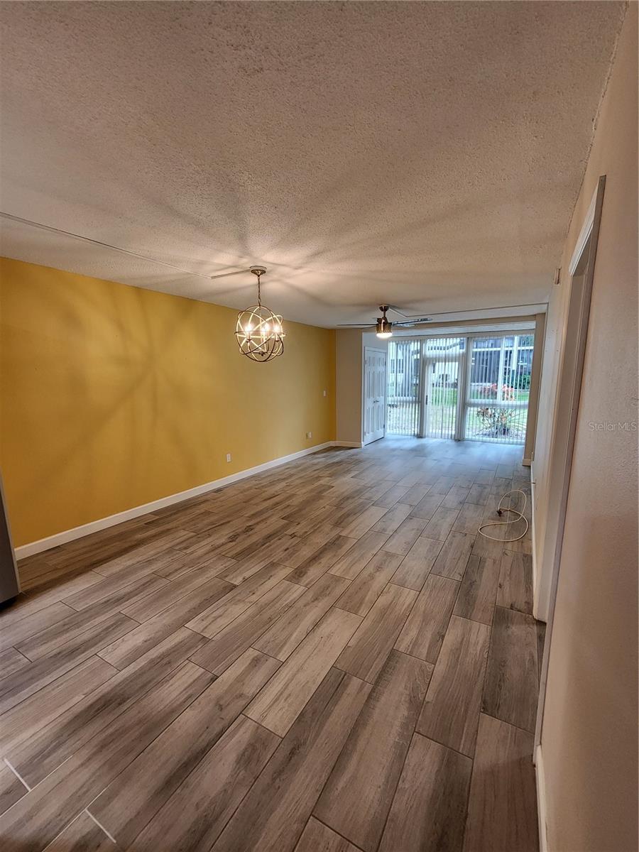 Image 20 of 31 For 14130 Rosemary Lane 6107