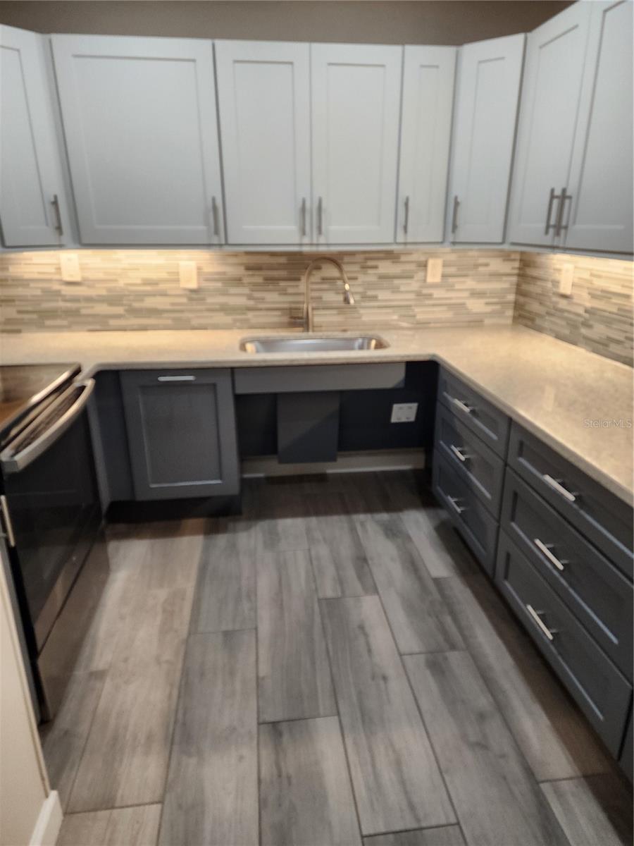 Image 6 of 31 For 14130 Rosemary Lane 6107