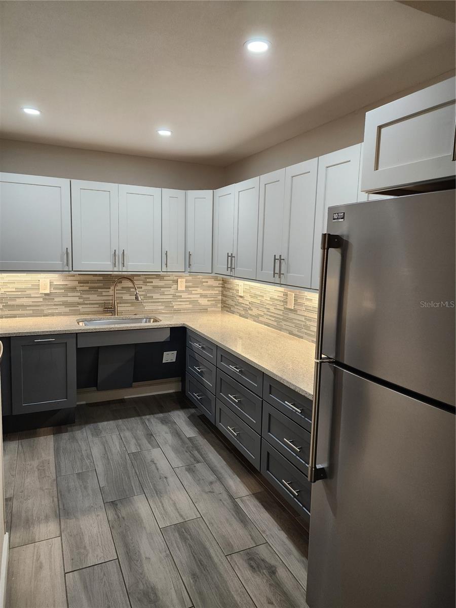 Image 9 of 31 For 14130 Rosemary Lane 6107