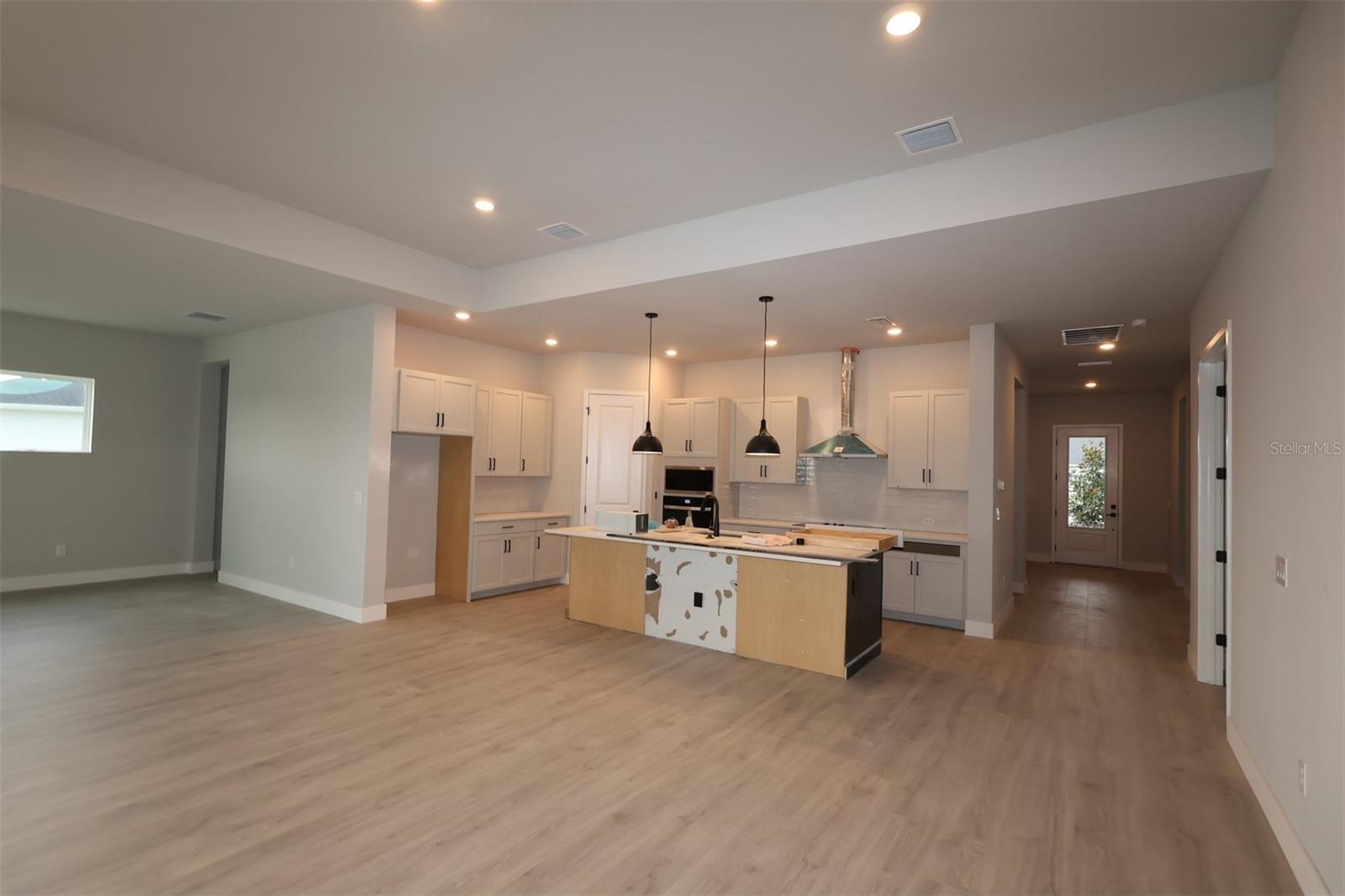 Listing photo id 3 for 31583 Hayman Loop