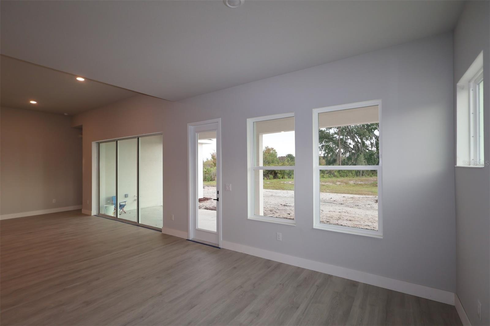 Listing photo id 5 for 31583 Hayman Loop