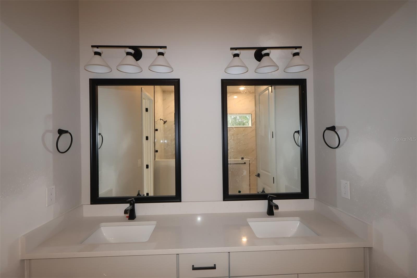 Listing photo id 7 for 31583 Hayman Loop