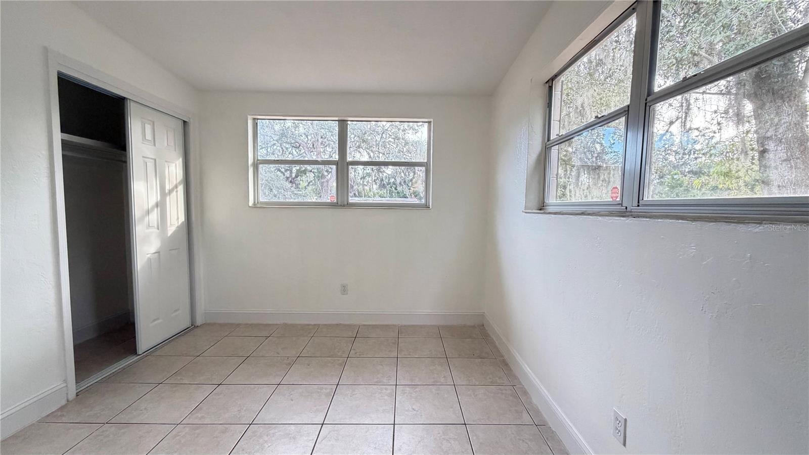 Listing photo id 9 for 406 Dunedin Avenue