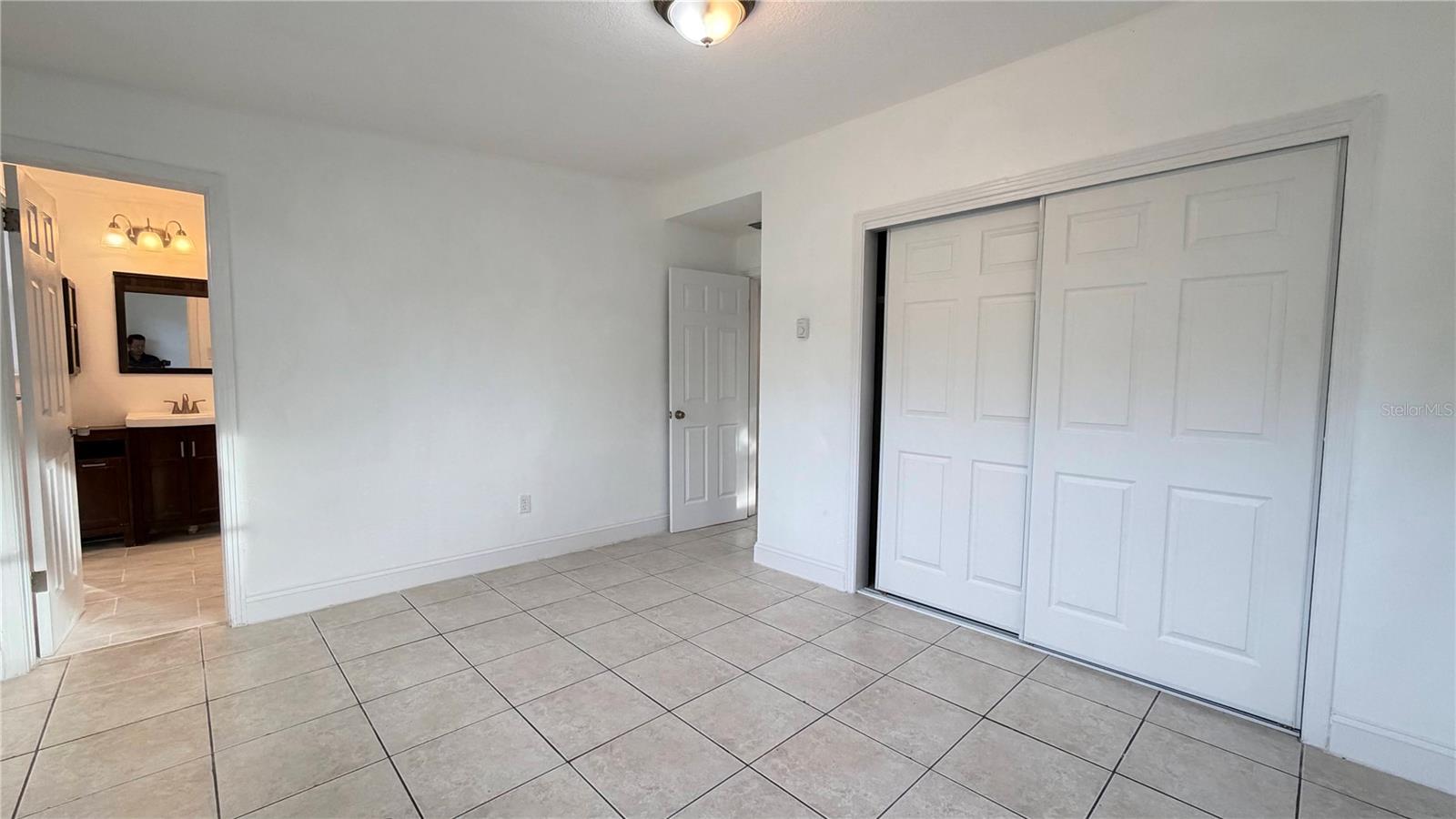 Listing photo id 11 for 406 Dunedin Avenue