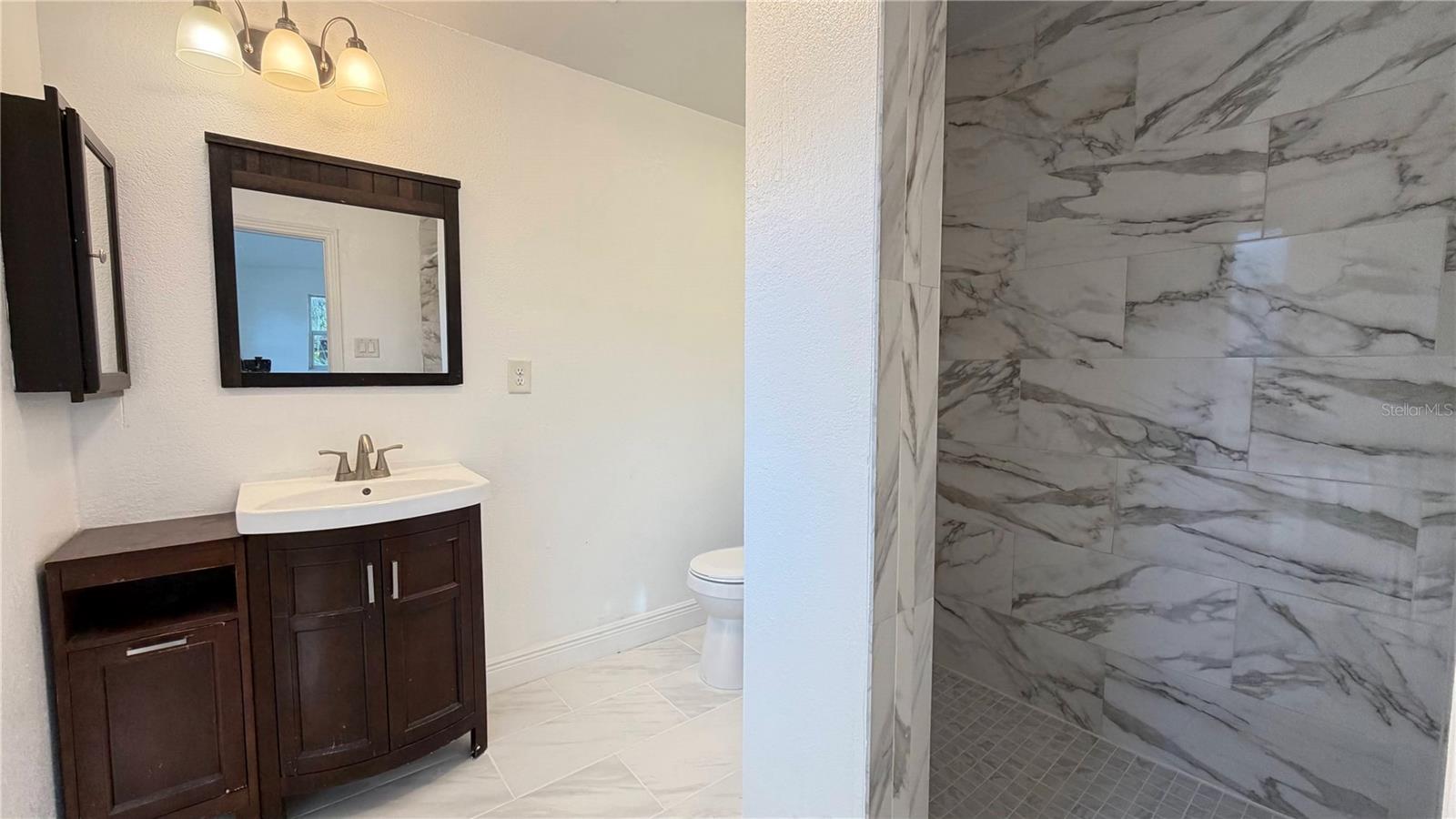 Listing photo id 12 for 406 Dunedin Avenue